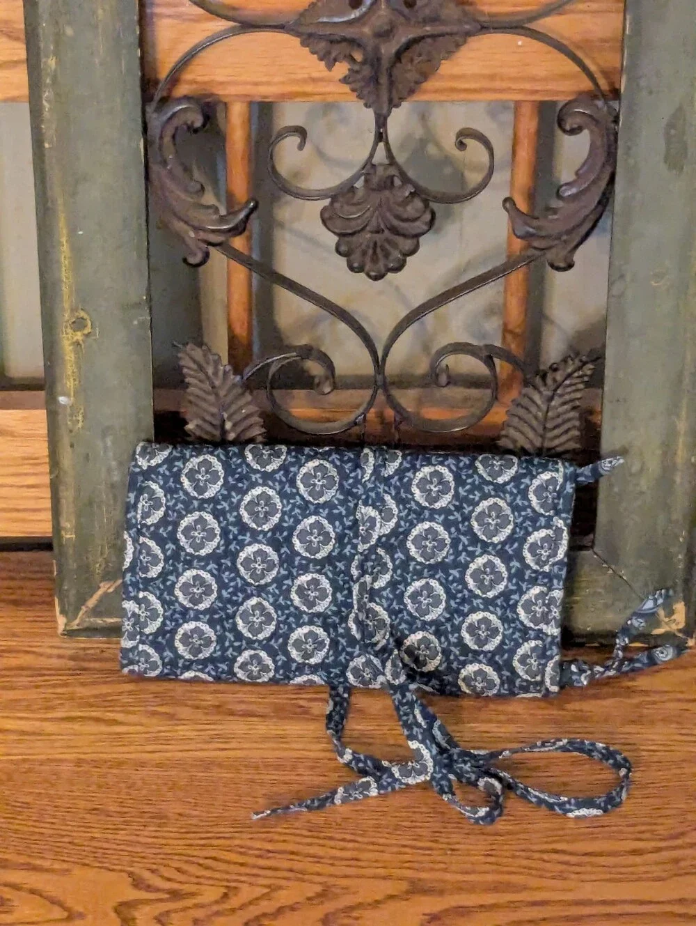 Vera Bradley Retired Indigo Cosmetic/Jewelry Travel Roll-up Bag